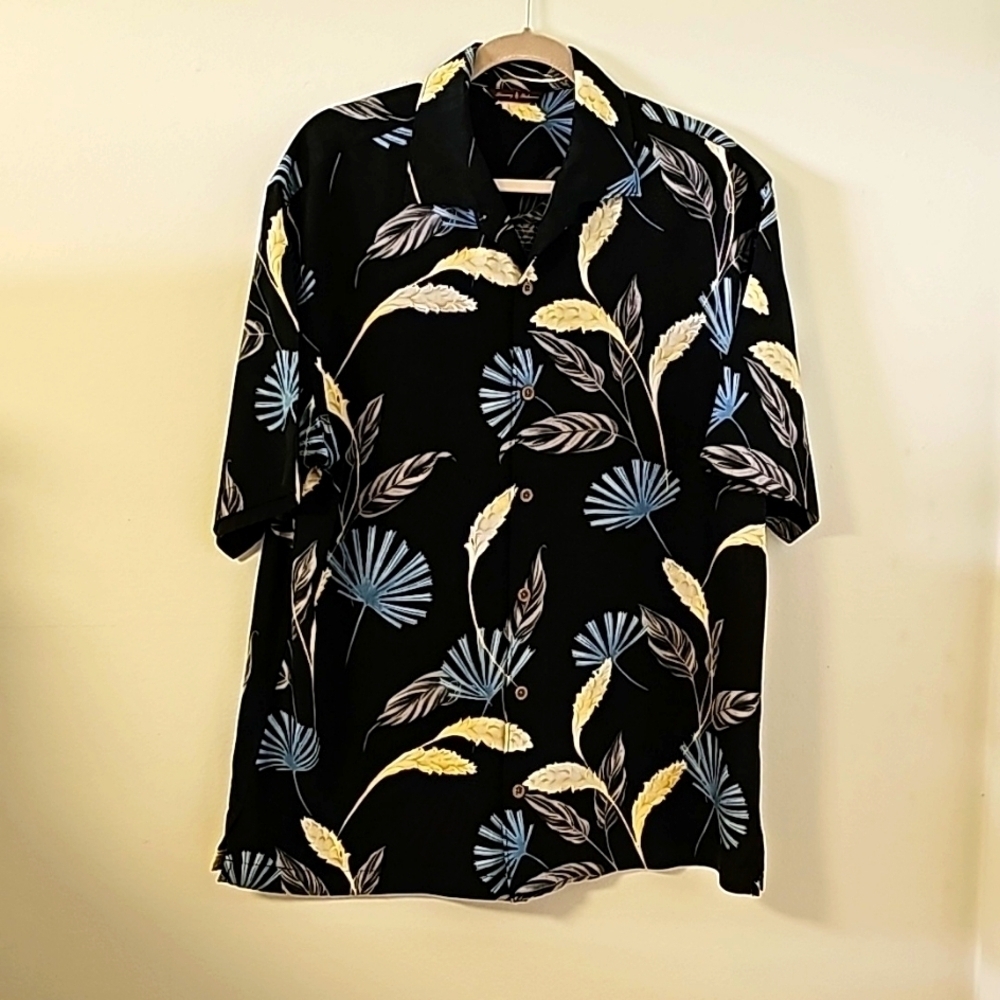 Tommy Bahama hawian shirt. Size large. Coconut buttons.. Black with palm leave